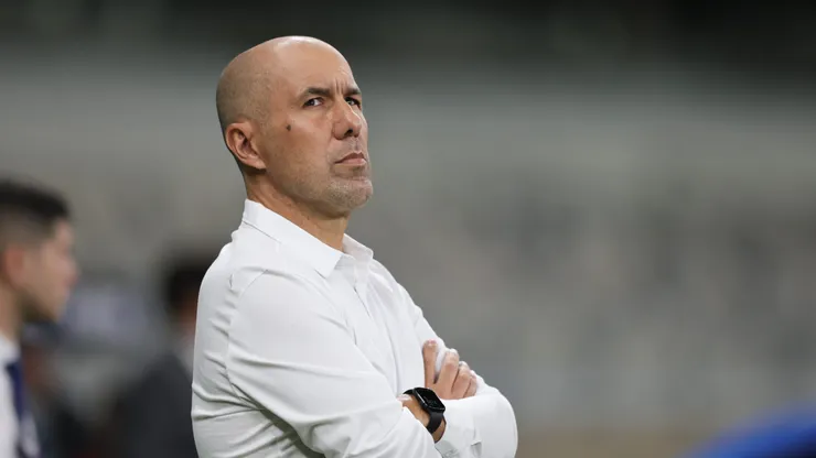 MG - BELO HORIZONTE - 09/04/2025 - COPA SUL-AMERICANA 2025, CRUZEIRO X MUSHUC RUNA - Leonardo Jardim tecnico do Cruzeiro durante partida contra o Mushuc Runa no estadio Mineirao pelo campeonato Copa Sul-americana 2025. Foto: Gilson Lobo/AGIF
