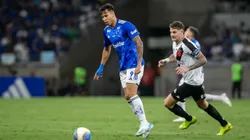 Kaio Jorge, jogador do Cruzeiro domina lance em partida contra o Vasco, em Huberlândia pelo Brasileirão