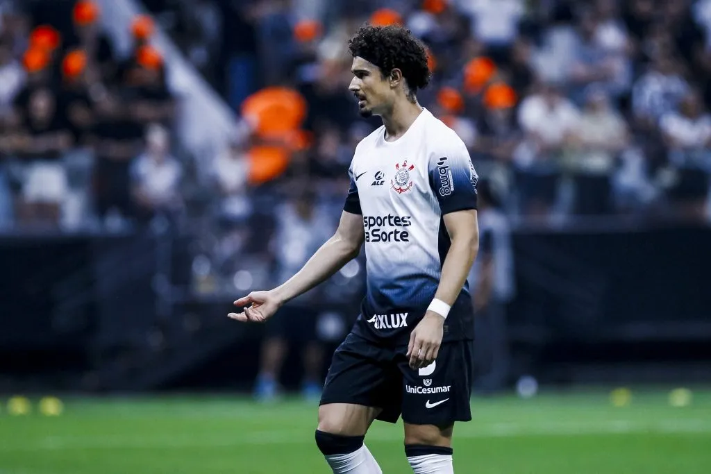 Andre Ramalho, jogador do Corinthians lamenta derrota no clássico pelo Brasileirão 2025. Foto: Marco Miatelo/AGIF