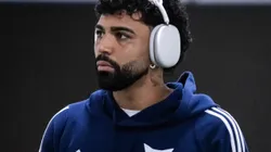 Gabigol chegando ao Parque do Sabiá para o jogo contra o Vasco. Foto: Gustavo Aleixo/CEC