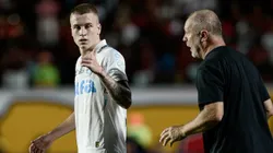 Igor Serrote, jogador do Grêmio, durante partida contra o Vitória, pelo Brasileirão Betano. Foto: Jhony Pinho/AGIF.