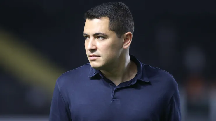 Pedro Martins tem situação exposta no Santos