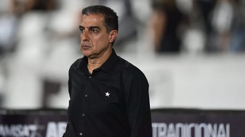 Renato Paiva, comandante do Alvinegro de General Severiano. Foto: Thiago Ribeiro/AGIF.