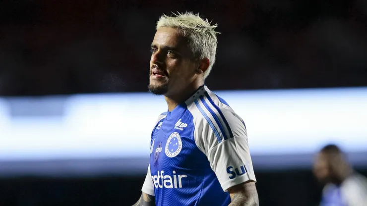 Fagner em jogo pelo Cruzeiro