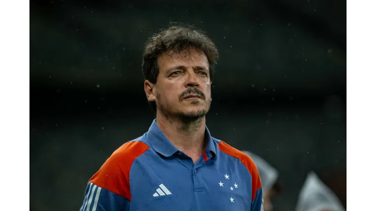 MG - BELO HORIZONTE - 04/12/2024 - BRASILEIRO A 2024, CRUZEIRO X PALMEIRAS - Fernando Diniz tecnico do Cruzeiro durante partida contra o Palmeiras no estadio Mineirao pelo campeonato Brasileiro A 2024.
