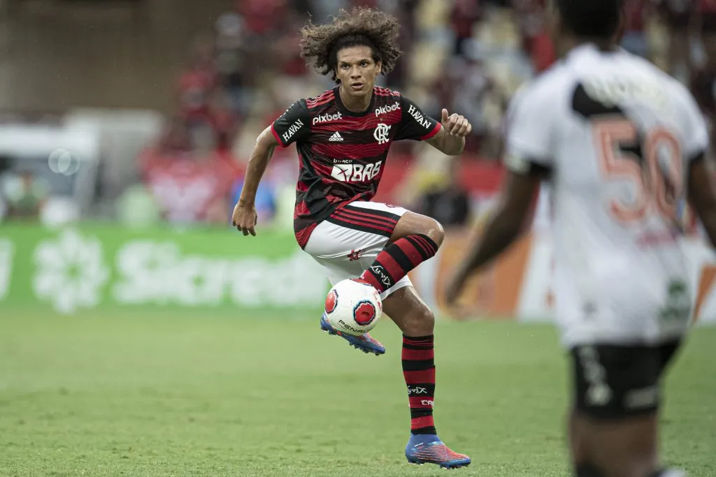 Willian Arão, ex-volante do Flamengo – Foto: Jorge Rodrigues/AGIF