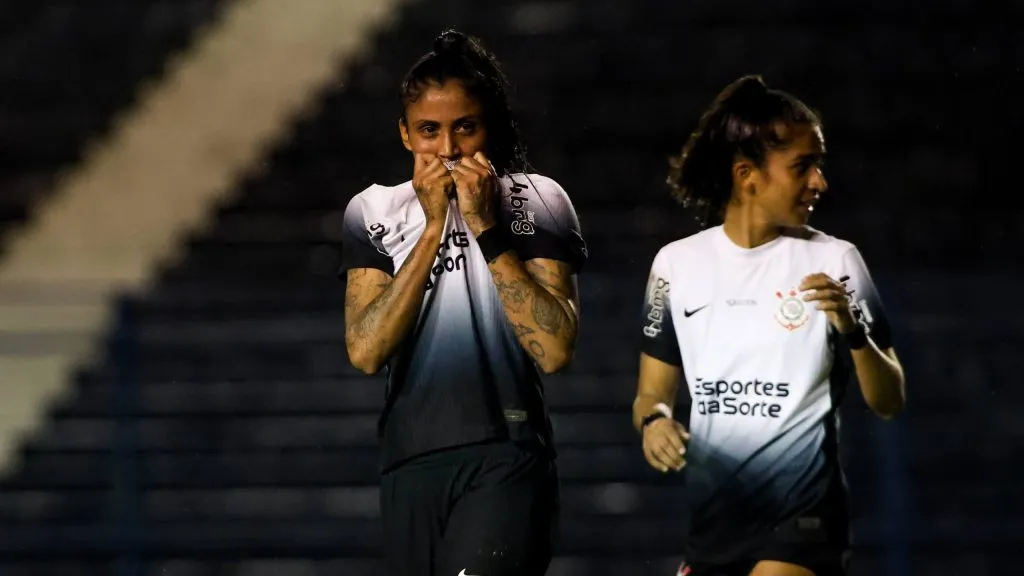 Atletas do Corinthians comemoram vitória no Brasileirão Feminino