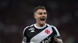 Vegetti, jogador do Vasco, durante partida contra o Flamengo, pelo Brasileirão Betano. Foto: Thiago Ribeiro/AGIF.