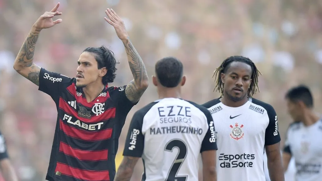 Pedro jogador do Flamengo durante partida contra o Corinthians no estádio Maracanã pelo campeonato Brasileiro A 2025. Foto: Alexandre Loureiro/AGIF