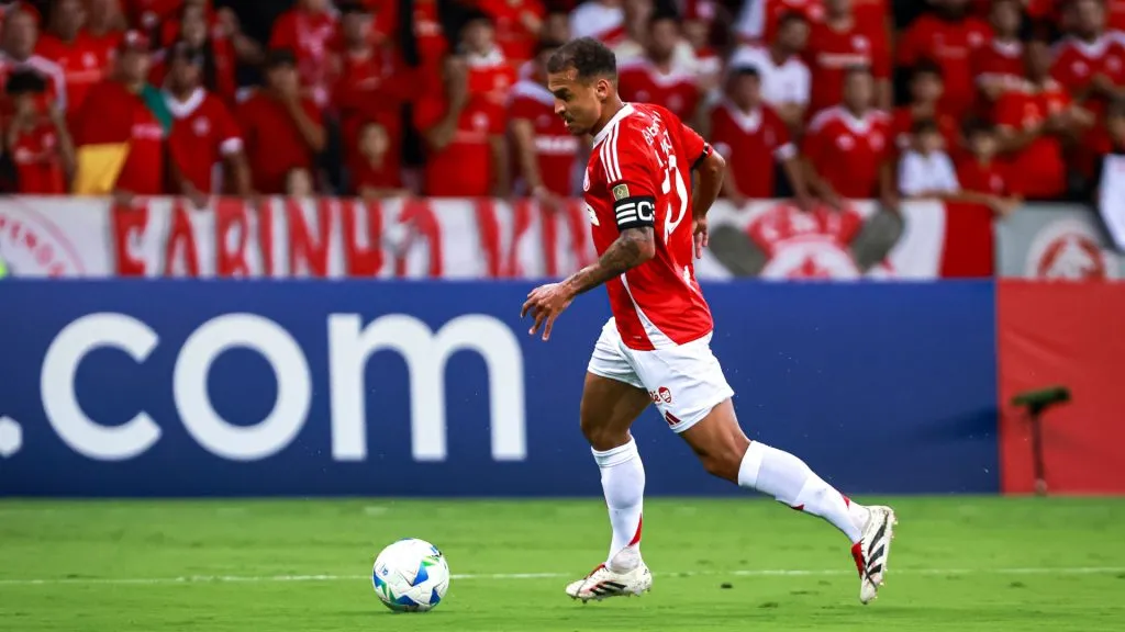 Alan Patrick foi exaltado por ex-jogadores - Foto: Maxi Franzoi/AGIF