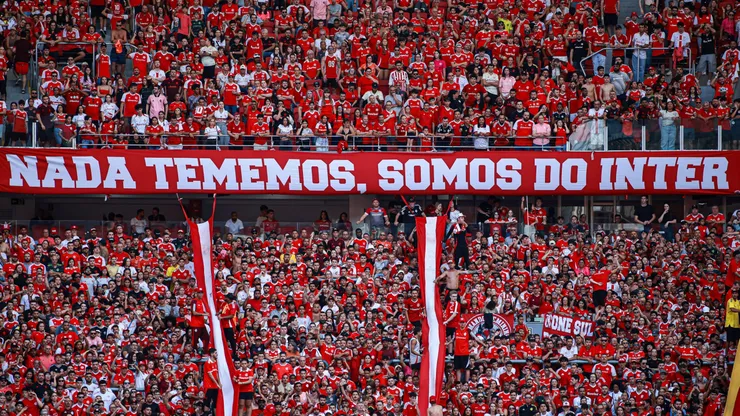Torcida do Internacional durante partida contra Juventude, no Beira-Rio, pelo Brasileirão Betano. Foto: Maxi Franzoi/AGIF.