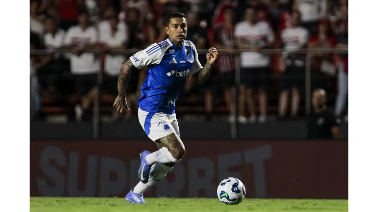 SP - SAO PAULO - 13/04/2025 - BRASILEIRO A 2025, SAO PAULO X CRUZEIRO - Dudu jogador do Cruzeiro durante partida contra o Sao Paulo no estadio Morumbi pelo campeonato Brasileiro A 2025. Foto: Marco Miatelo/AGIF