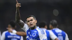 BELO HORIZONTE, BRAZIL - MARCH 29: Dudu of Cruzeiro celebrates after scoring his team's first goal during the match between Cruzeiro and Mirassol as part of Brasileirao 2025 at Mineirão Stadium on March 29, 2025 in Belo Horizonte, Brazil. (Photo by Pedro Vilela/Getty Images)
