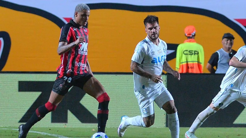 Janderson, jogador do Vitoria durante partida contra o Grêmio no estádio Barradão pelo campeonato Brasileiro A 2025. Foto: Walmir Cirne/AGIF