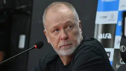 Mano Menezes, técnico do Grêmio durante partida contra o Vitoria no estádio Barradão pelo campeonato Brasileiro A 2025.