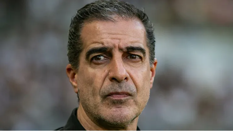 Renato Paiva acompanhando a equipe do Botafogo - Foto: Fernando Rodrigues/AGIF