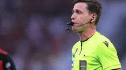 Ramon Abatti Abel deixou lance seguir e ignorou falta de Matheuzinho dentro da área em Cebolinha