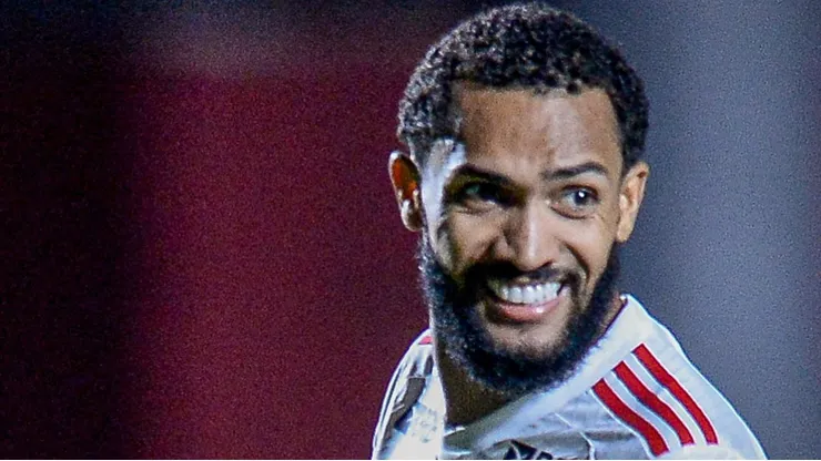 Juninho, atacante do Flamengo durante partida contra o Vitória no estádio Barradão pelo Campeonato Brasileiro