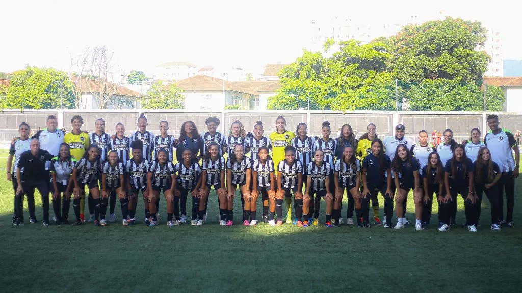 Time de futebol feminino completo do Botafogo Sub-20