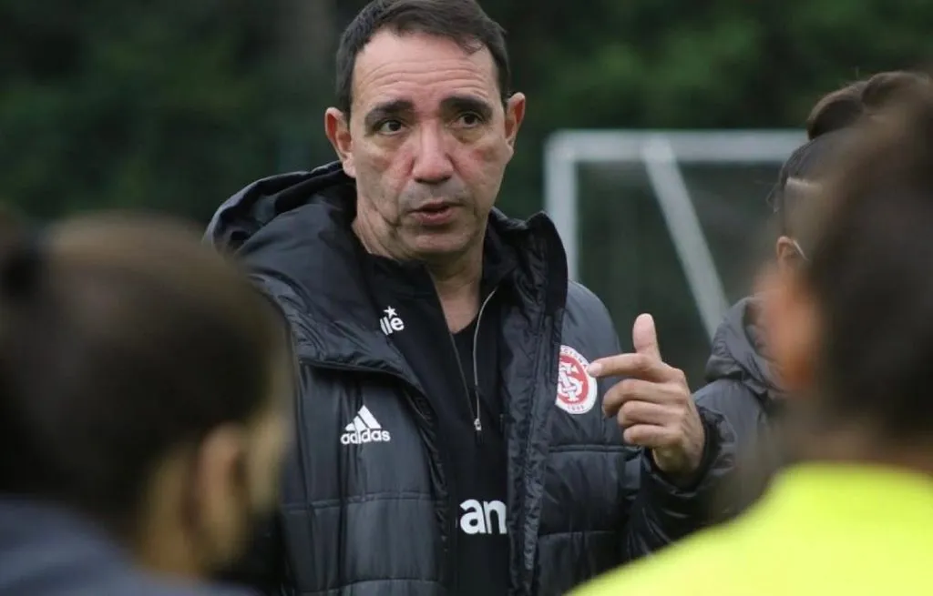 Maurício Salgado, teve uma passagem vitoriosa pelo Internacional ajudando as Gurias Coloradas a conquistarem títulos importantes. Foto: Divulgação/Internacional/@baritreinador