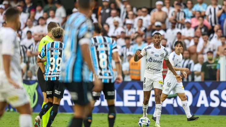 Jean Lucas jogador do Santos durante partida contra o Grêmio no estádio Vila Belmiro - Foto: Fernanda Luz/AGIF