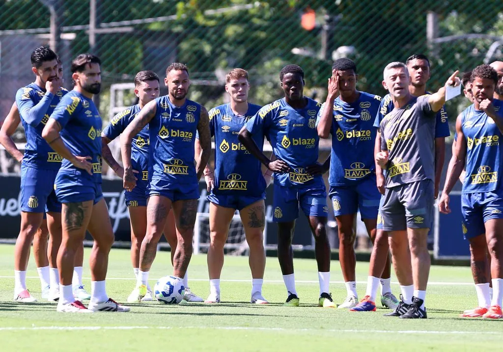 Jogadores foram cobrados pelos torcedores. Foto: Mauricio De Souza/AGIF