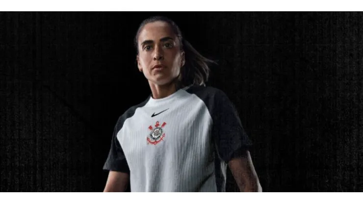 Andressa Alves foi garota-propaganda da camisa (Divulgação / Nike)
