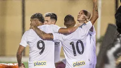 Atletas do Santos em comemoração
