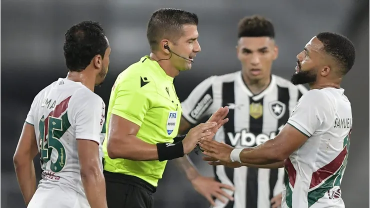 Bruno Arleu relatou que sofreu ofensas de tricolores em clássico com o Botafogo, no Nilton Santos.