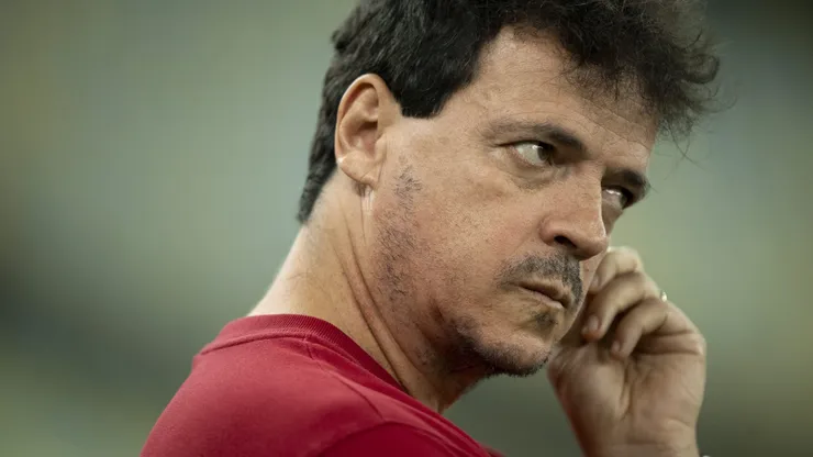 Fernando Diniz durante partida entre Fluminense e Sampaio Corrêa, no Maracanã, pela Copa do Brasil 2024.