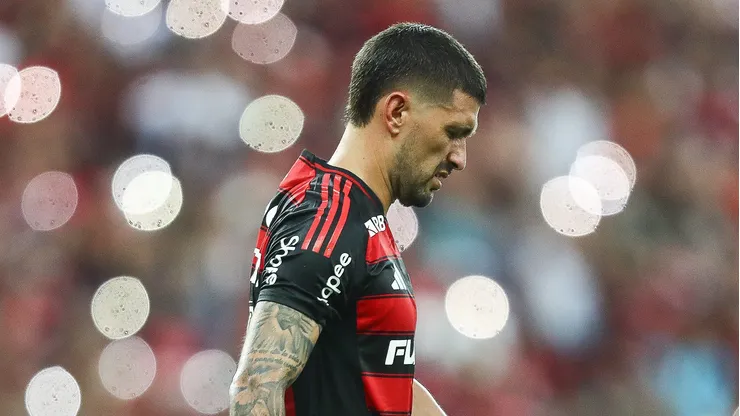 Arrascaeta vem negociando renovação contratual com o Flamengo