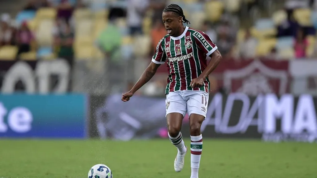 Keno ganha vaga no time titular. Foto: Thiago Ribeiro/AGIF