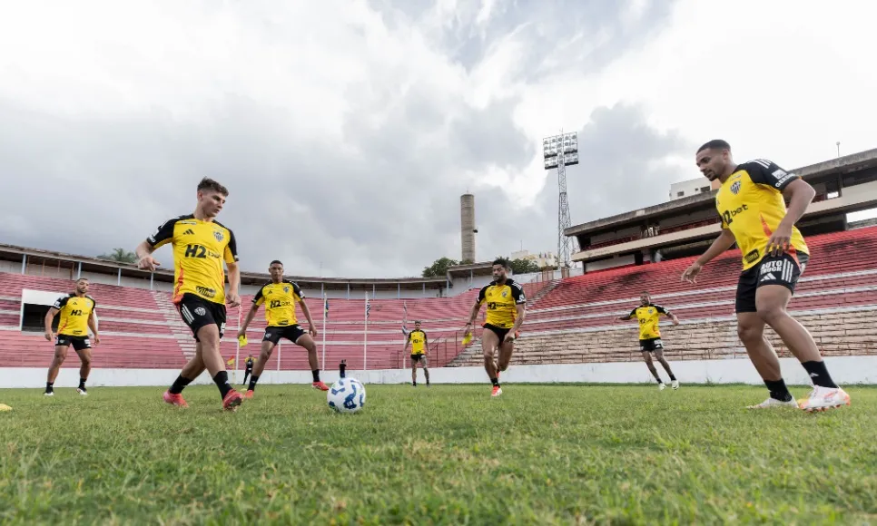 Elenco de Cuca durante atividade de preparação realizada no campo 1 da Cidade do Galo com foco no duelo diante do Maringá,  Foto: Pedro Souza/Galo