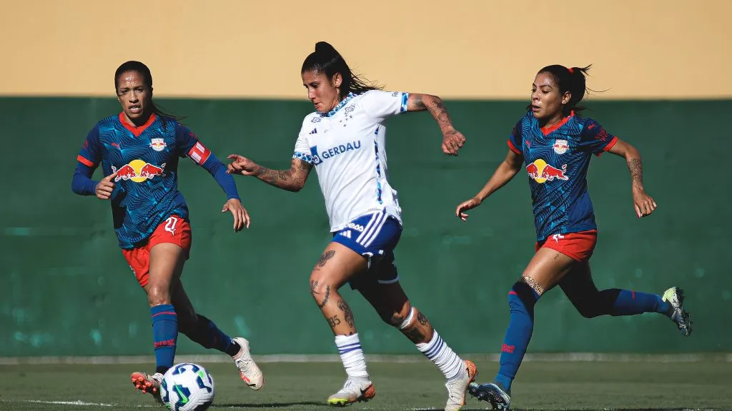 Jogadoras do Cruzeiro e RB Bragantino no Brasileiro Feminino