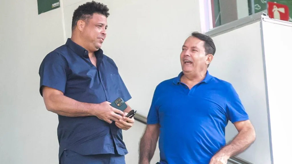 Ronaldo ‘passou a bola’ da SAF para Perdo Lourenço – Foto: Fernando Moreno/AGIF