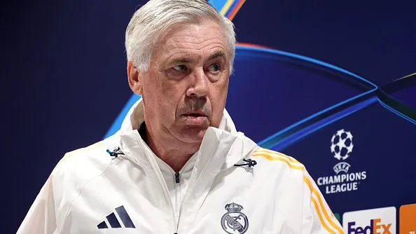 Carlo Ancelotti antes de entrevista. Foto: Alex Davidson/Getty Images