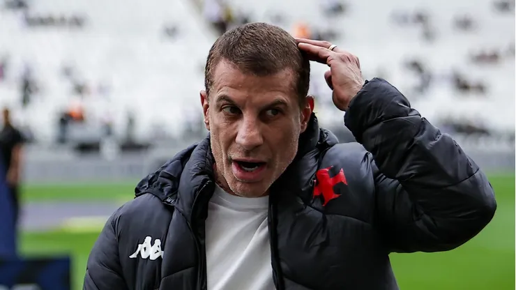 Pedrinho segue tentando resolver problemas do Vasco.