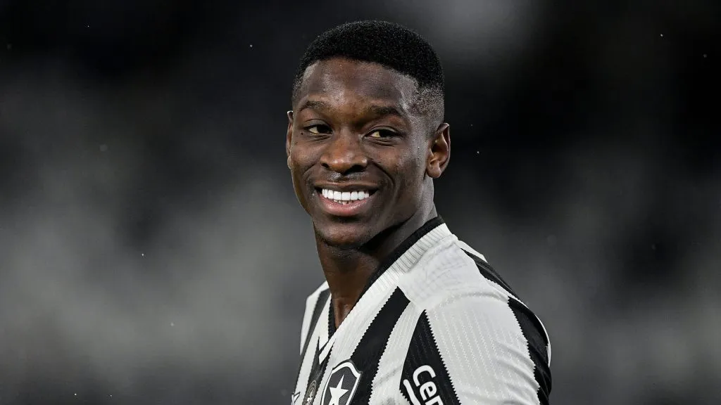 Luiz Henrique em ação no confronto diante do Bahia, pela Copa Betano do Brasil de 2024. Foto: Thiago Ribeiro/AGIF.