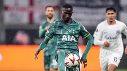 Sarr pelo Tottenham em partida da Europa League diante do Eintracht Frankfurt. Foto: René Nijhuis / Alamy Stock Photo