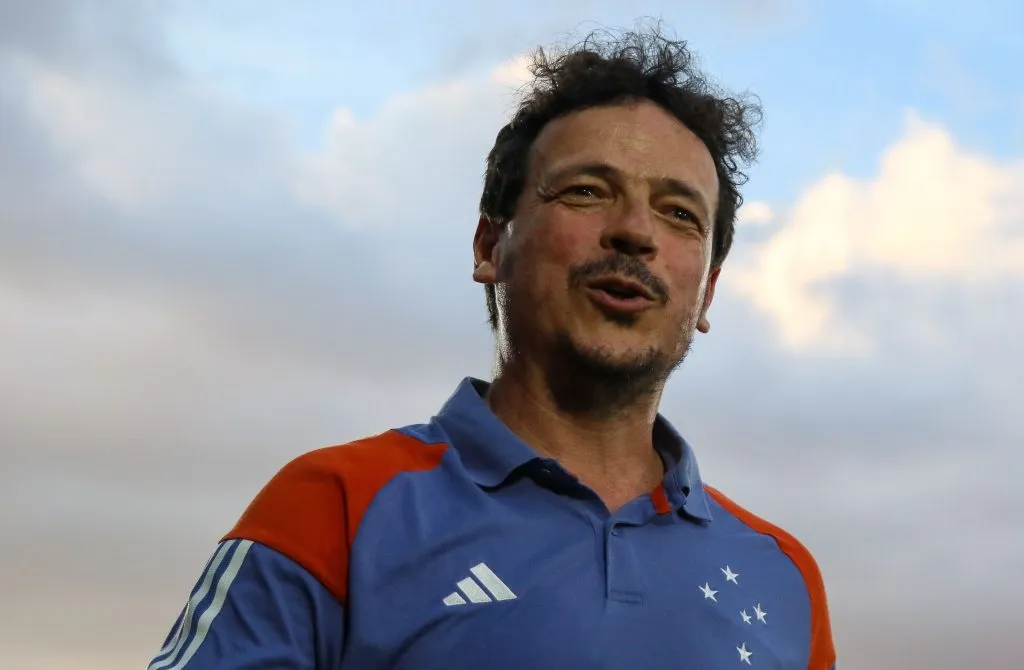 SP – BRAGANCA PAULISTA – 01/12/2024 – BRASILEIRO A 2024, BRAGANTINO X CRUZEIRO – DINIZ tecnico do Cruzeiro durante partida contra o Bragantino no estadio Nabi Abi Chedid pelo campeonato Brasileiro A 2024. Foto: Joisel Amaral/AGIF