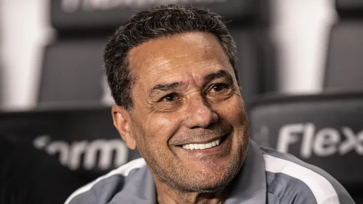 Vanderlei Luxemburgo na Vila Belmiro como técnico do Corinthians.