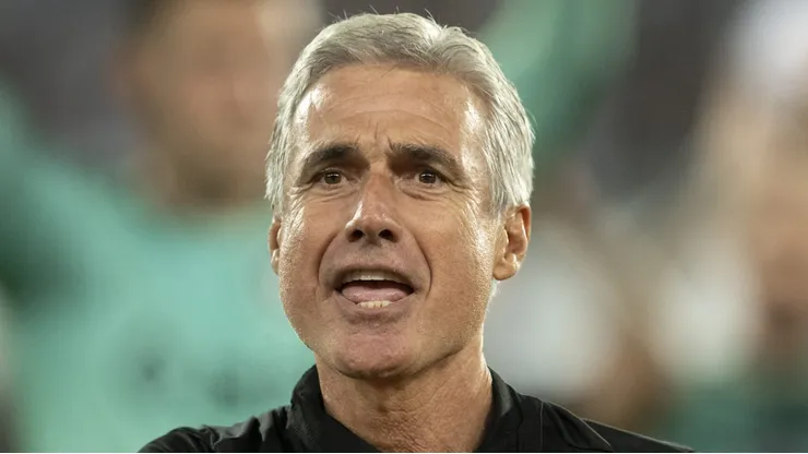Luís Castro está sem clube.