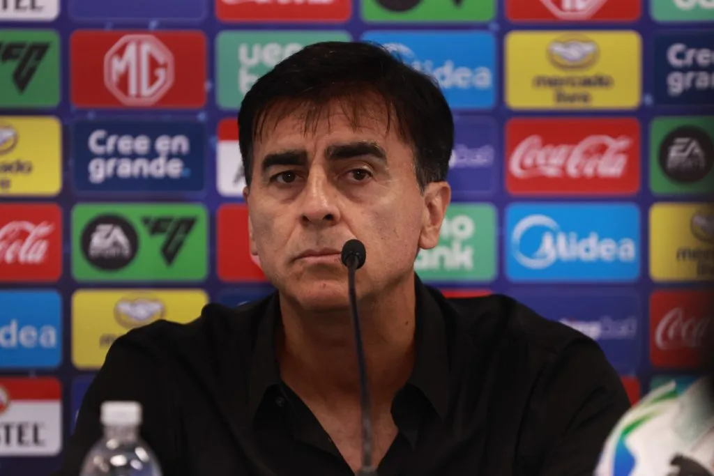 Treinador durante coletiva. Foto: Maxi Franzoi/AGIF