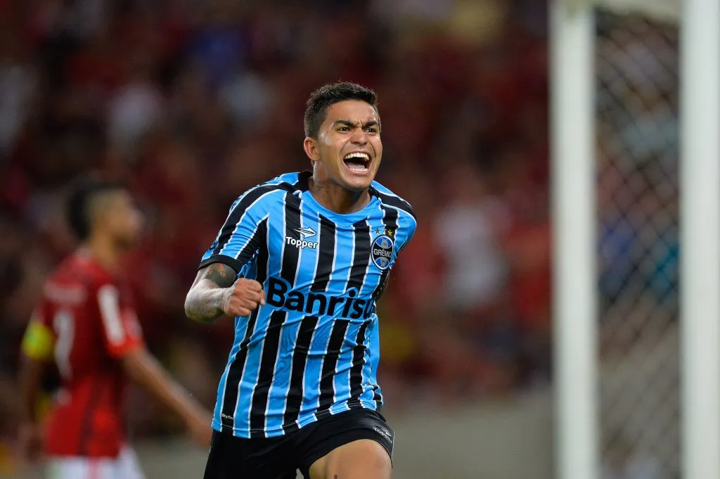 Dudu, em passagem pelo Grêmio – Foto: Pedro Martins/AGIF