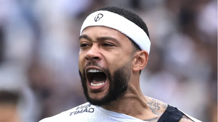 Depay é desfalque na estreia de Dorival.