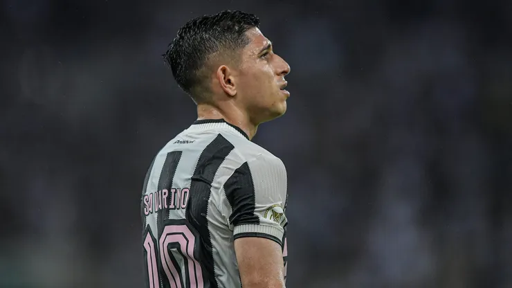 Savarino jogador do Botafogo durante partida contra o Criciúma no estadio Maracanã pelo campeonato Brasileiro A 2024. Foto: Thiago Ribeiro/AGIF