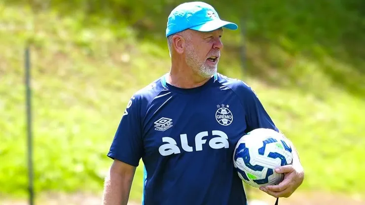 Mano Menezes treinando equipe do Grêmio - Foto: Reprodução/Instagram
