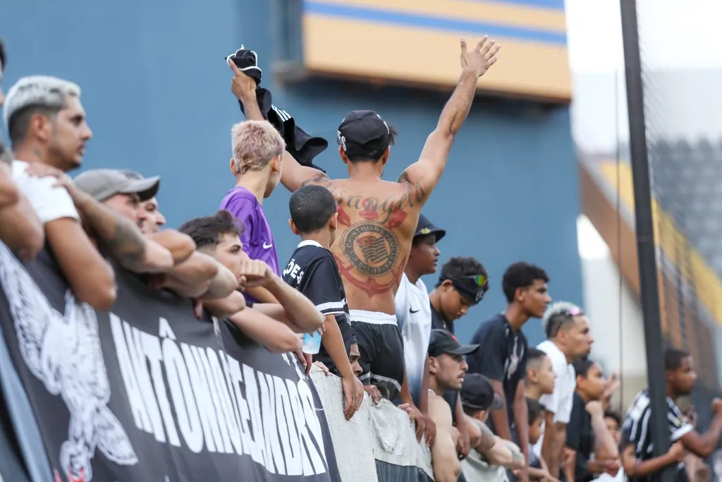 Torcida do Corinthians na Arena Barueri – Foto: Marco Miatelo/AGIF