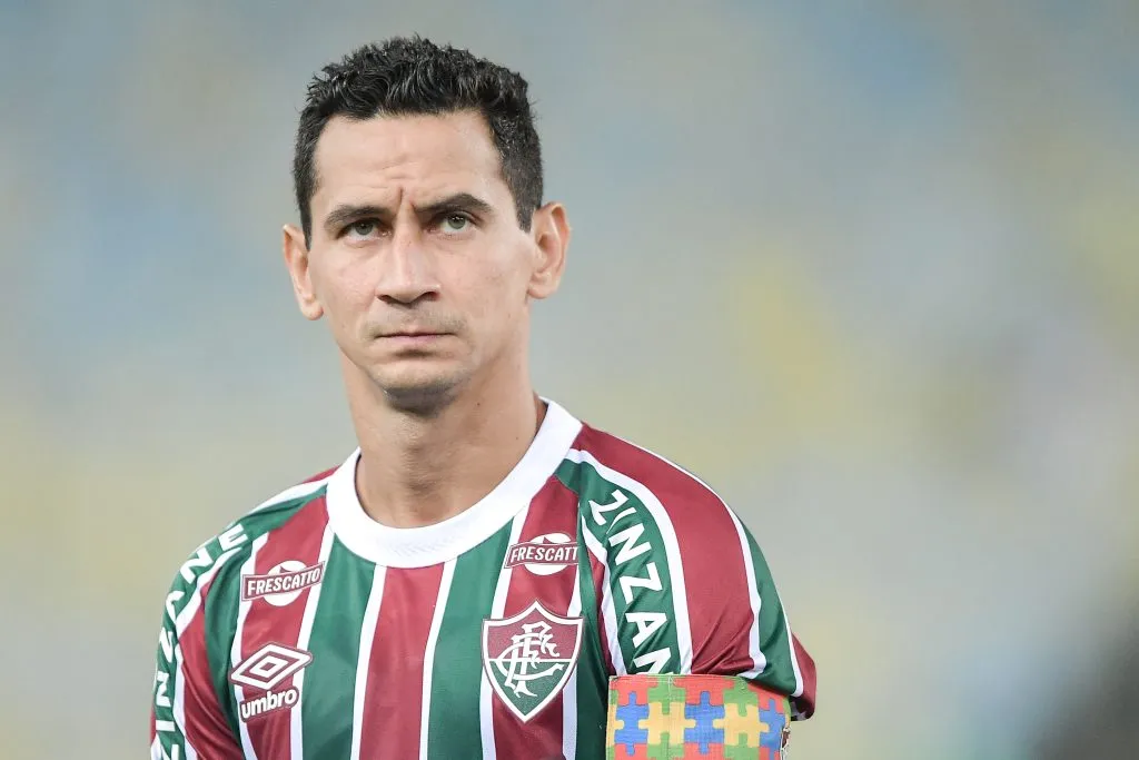 Meio-campista durante o jogo da Copa do Brasil. Foto: Thiago Ribeiro/AGIF