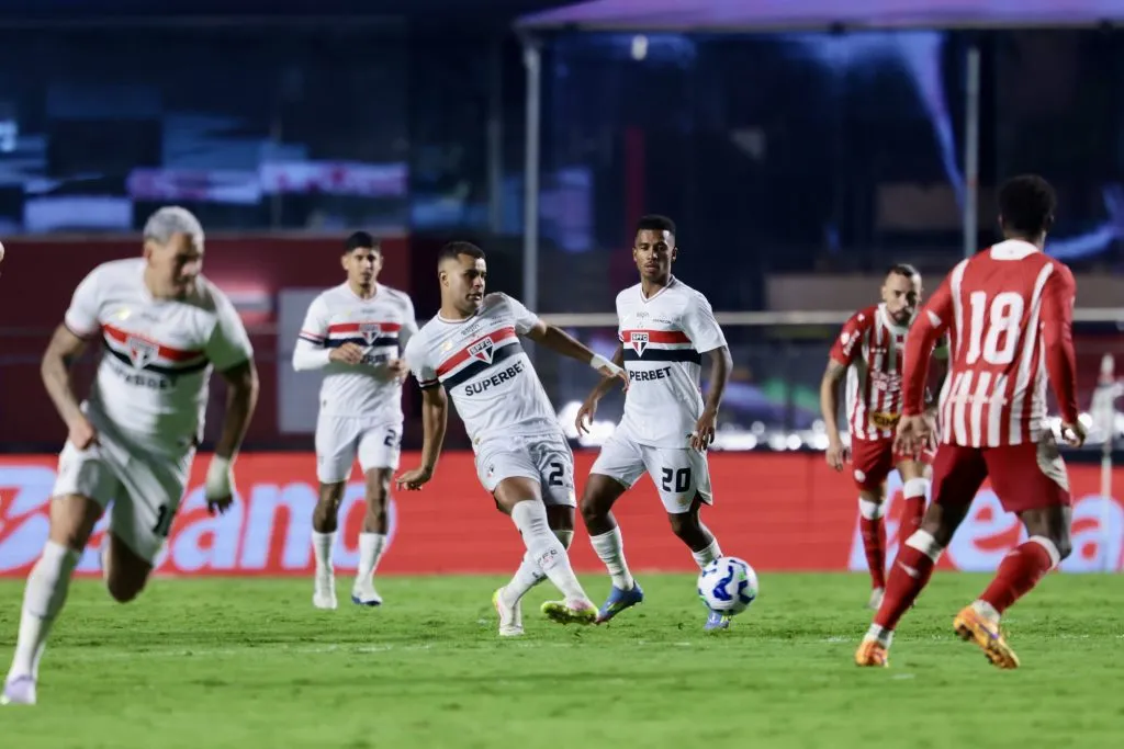 Elenco misto do São Paulo durante partida contra o Nautico no estadio Morumbi pelo campeonato Copa Do Brasil 2025. Foto: Marcello Zambrana/AGIF
